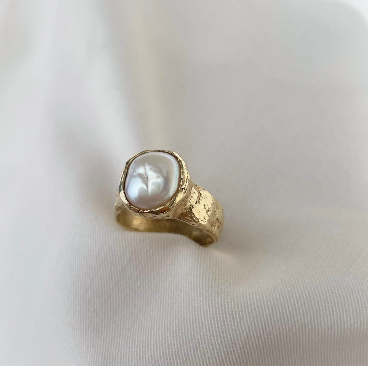 chunky gold pearl ring